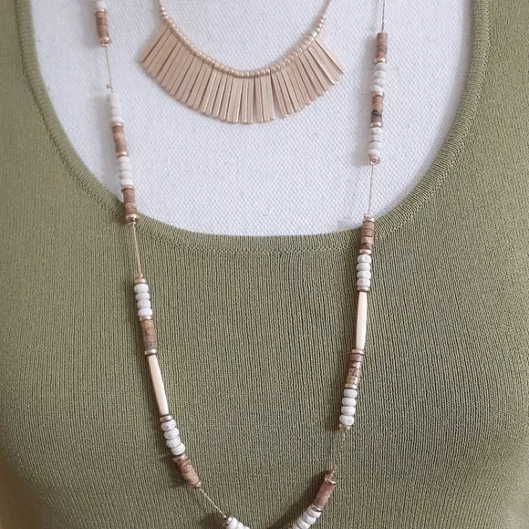 CHICO'S 2 in 1 Goldtone & Wooden Bead Necklace Set - Neutral Colors! NWOT - Picture 5 of 11